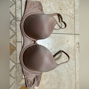 Body by Victoria Victoria’s Secret 36D beige bra